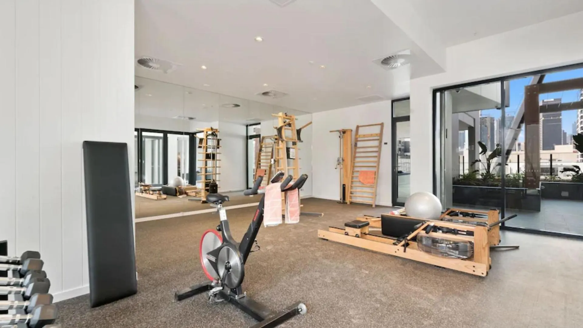 Elegant And Cozy Top Floor 1Bd Apartment At South Bank location